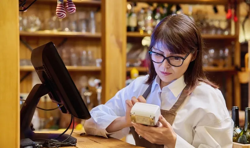 Cod QR pe bonul fiscal: Sancțiunile pentru firme, amânate din nou. Noul termen (proiect OUG)